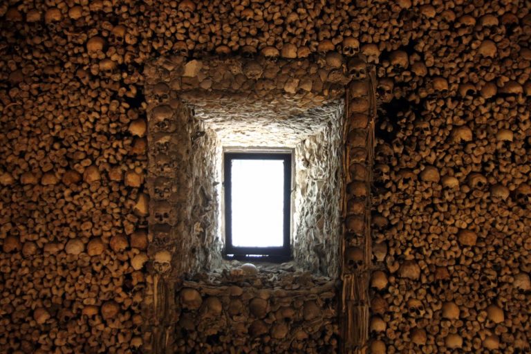 CAPELA DOS OSSOS, «NOSOTROS, LOS HUESOS QUE ESTAMOS AQUÍ» 0 (0)