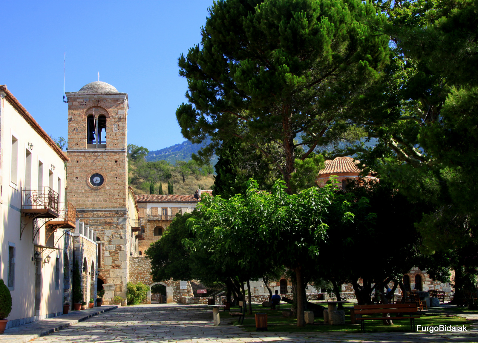 Parque del monasterio Hosios Loukas