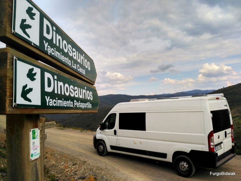 RUTA DE LOS DINOSAURIOS DE LA RIOJA EN FURGONETA CAMPER