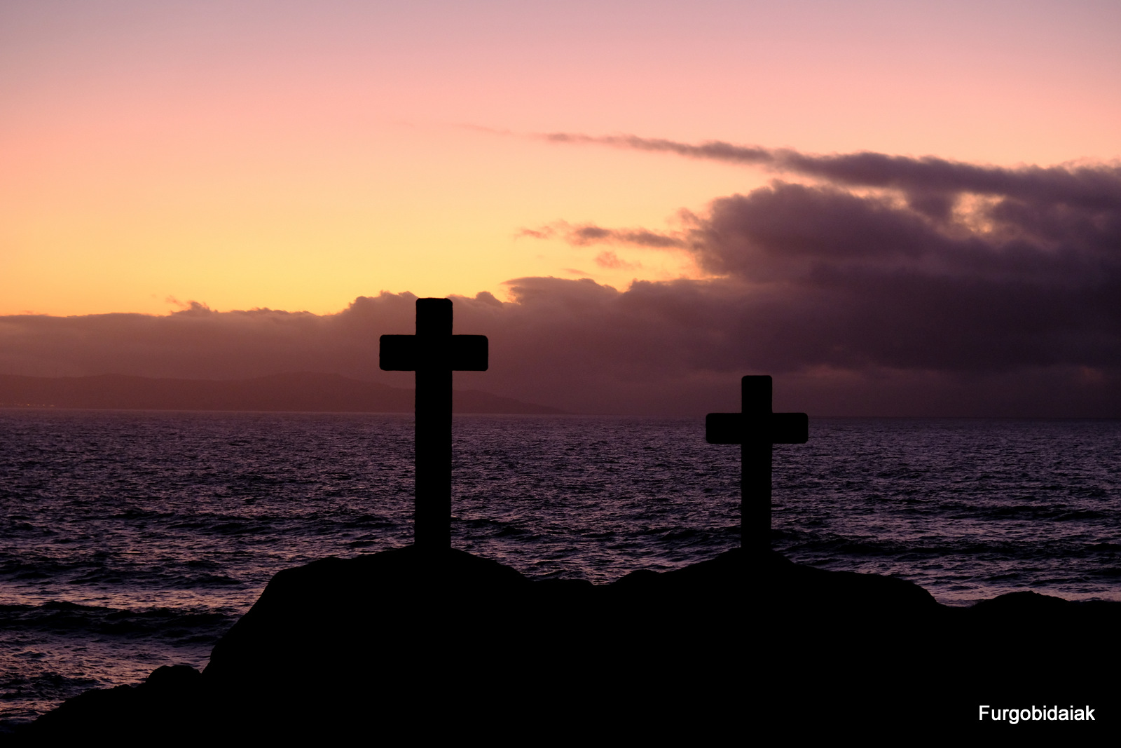 Cabo roncudo, cruces de mala morte, Galicia: Costa da Morte en furgoneta