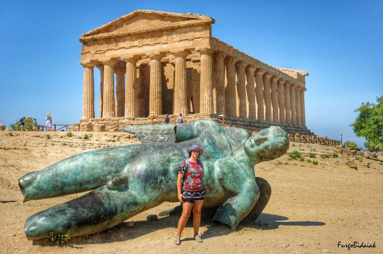 NOLA BISITATU TENPLUEN HARANA: AGRIGENTO AUTOKARABANAN