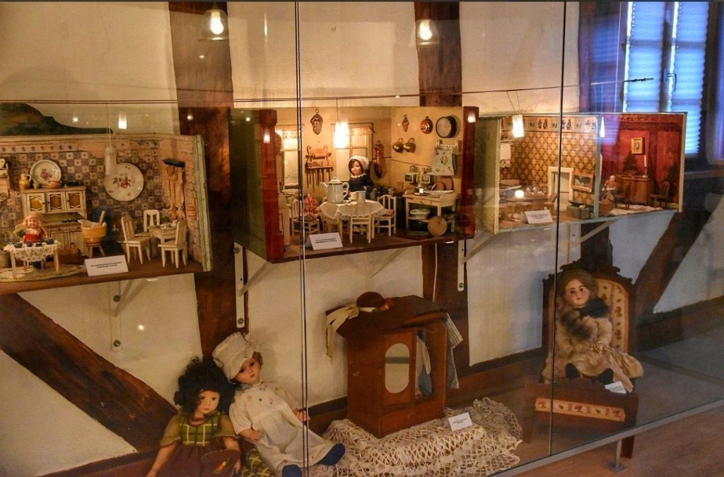 Casa de los Cuentos en Asfeld, muñecas