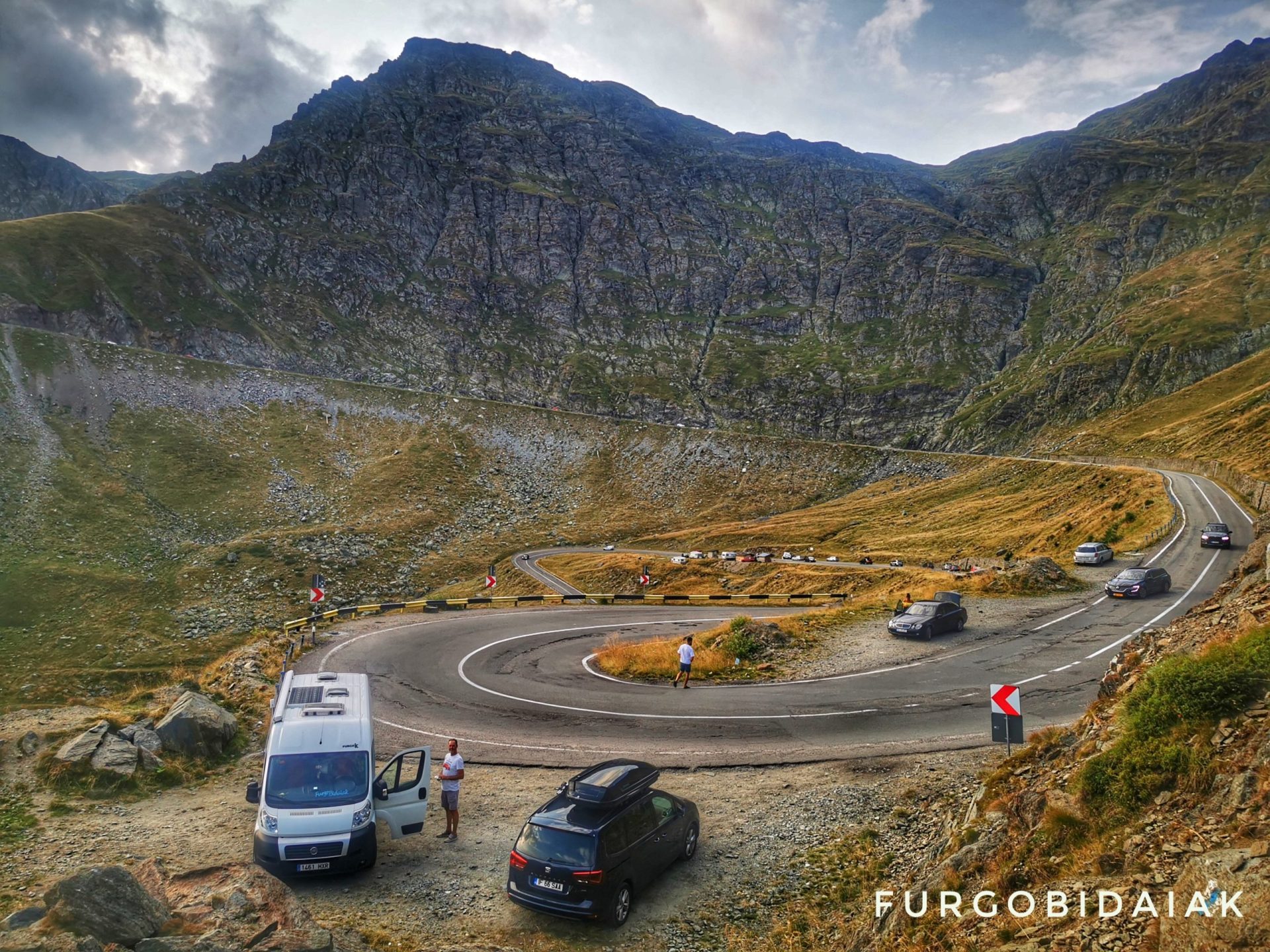 Transfagarasan - Errumania furgoneta kanperrean