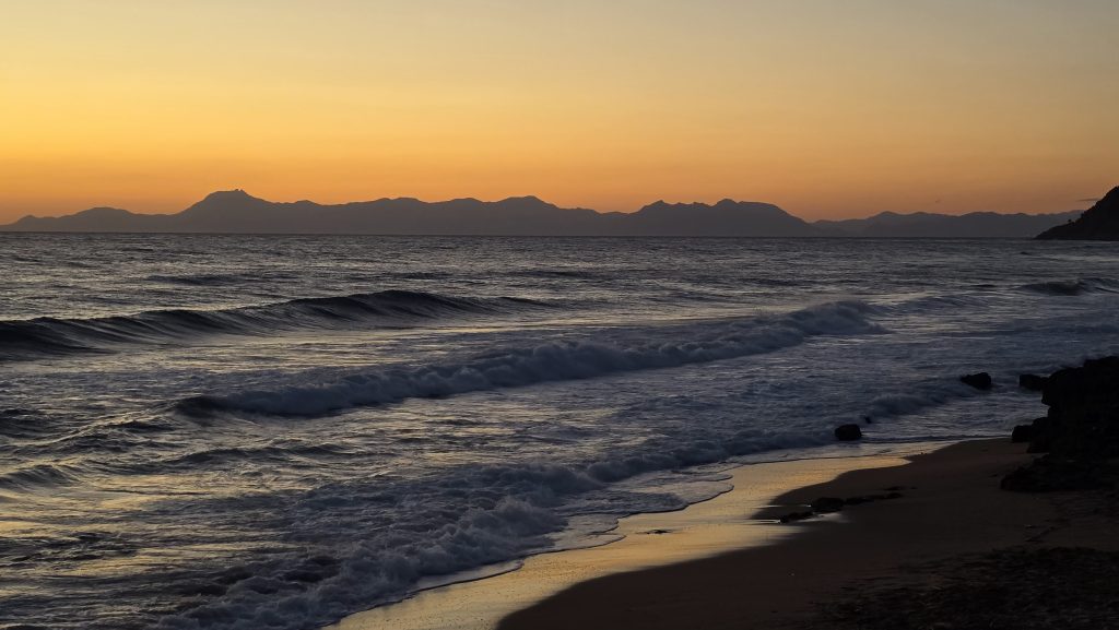 Pernocta en camper con salida a playa.