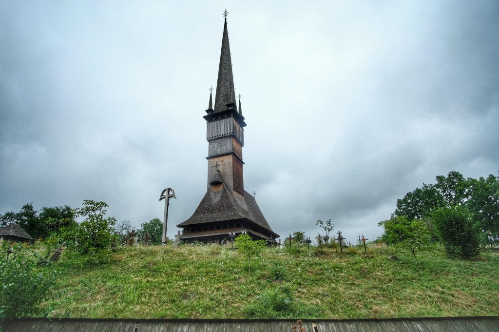 Ruta de iglesias Maramures, Surdesti